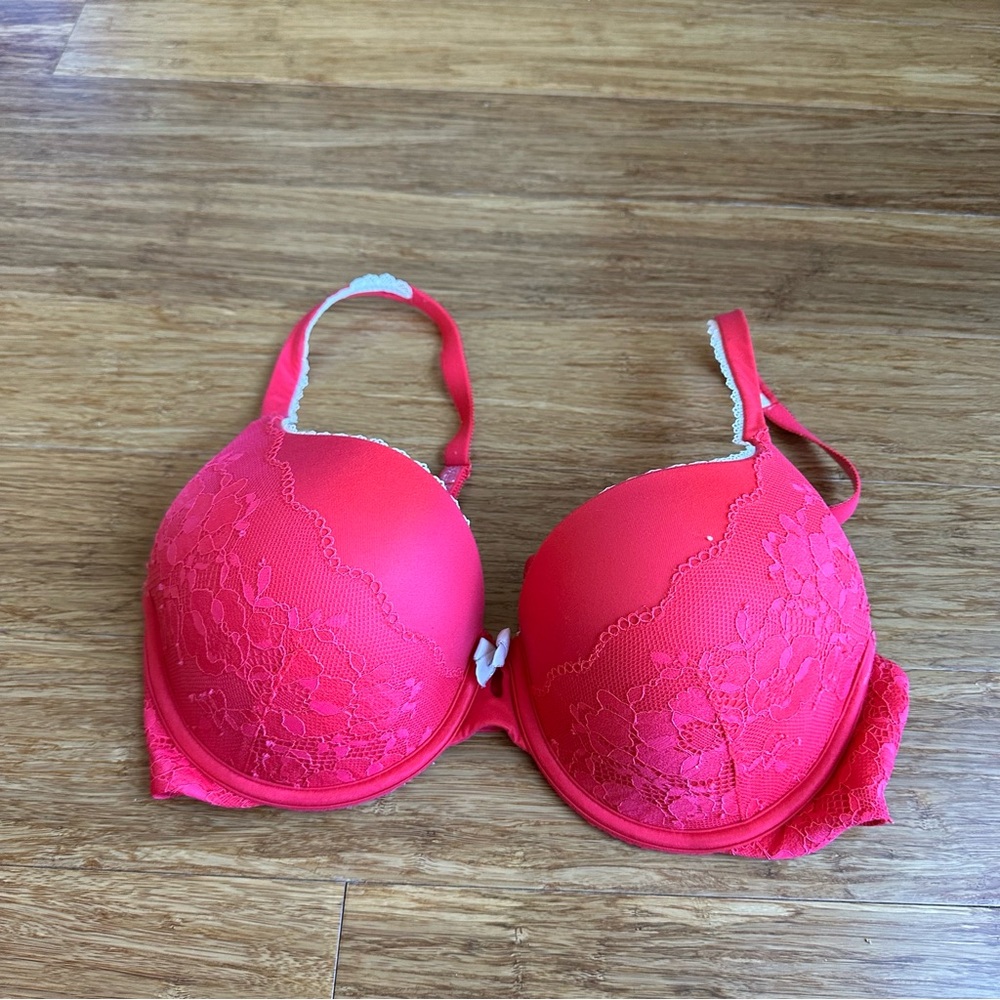 VICTORIAS SECRET 32DD Body by Victoria Padded Perfect Coverage Hot Pink Lace Bra